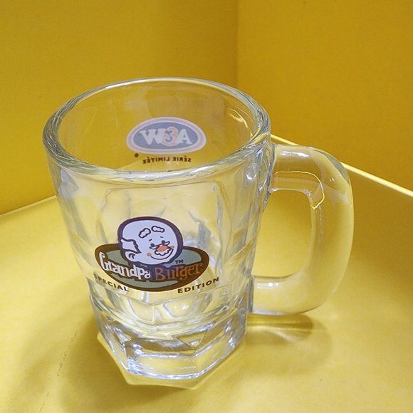 Set of 2 Vintage A&W ROOT BEER  Papa Burger MINI MUG SHOT GLASS 3.25"  No chips - Picture 2 of 6